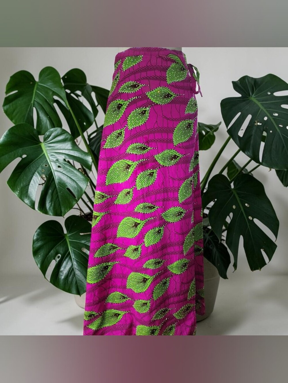 Women’s Fuchsia Wrap Skirt with Green Leaf Embroidery Size Xl - Picture 4 of 4